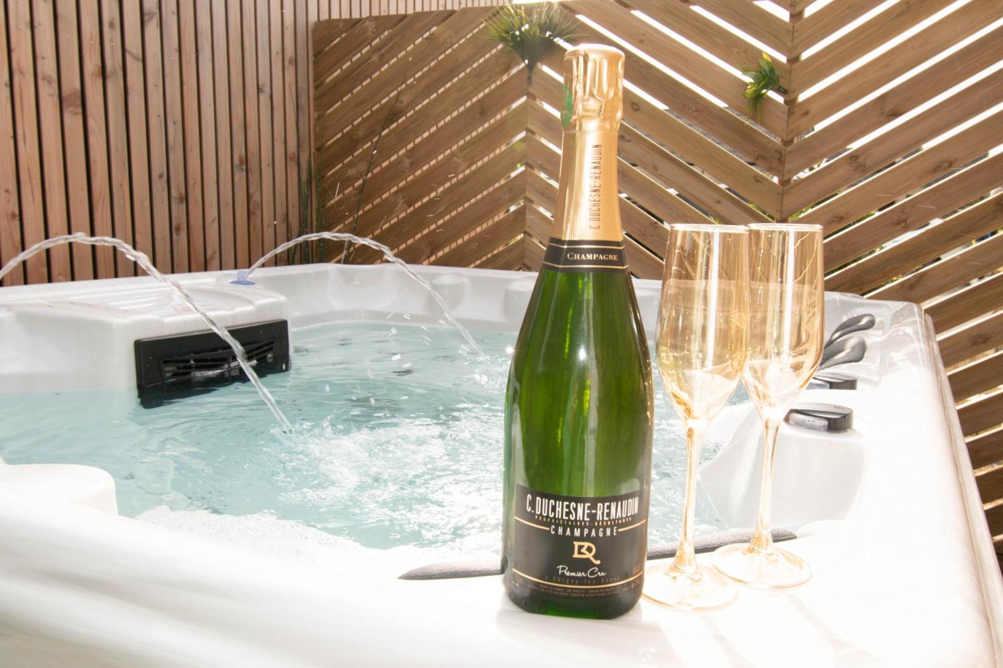 Studio Les 2 Fees - Jacuzzi - Deco Feerique Montfort-sur-Meu Esterno foto