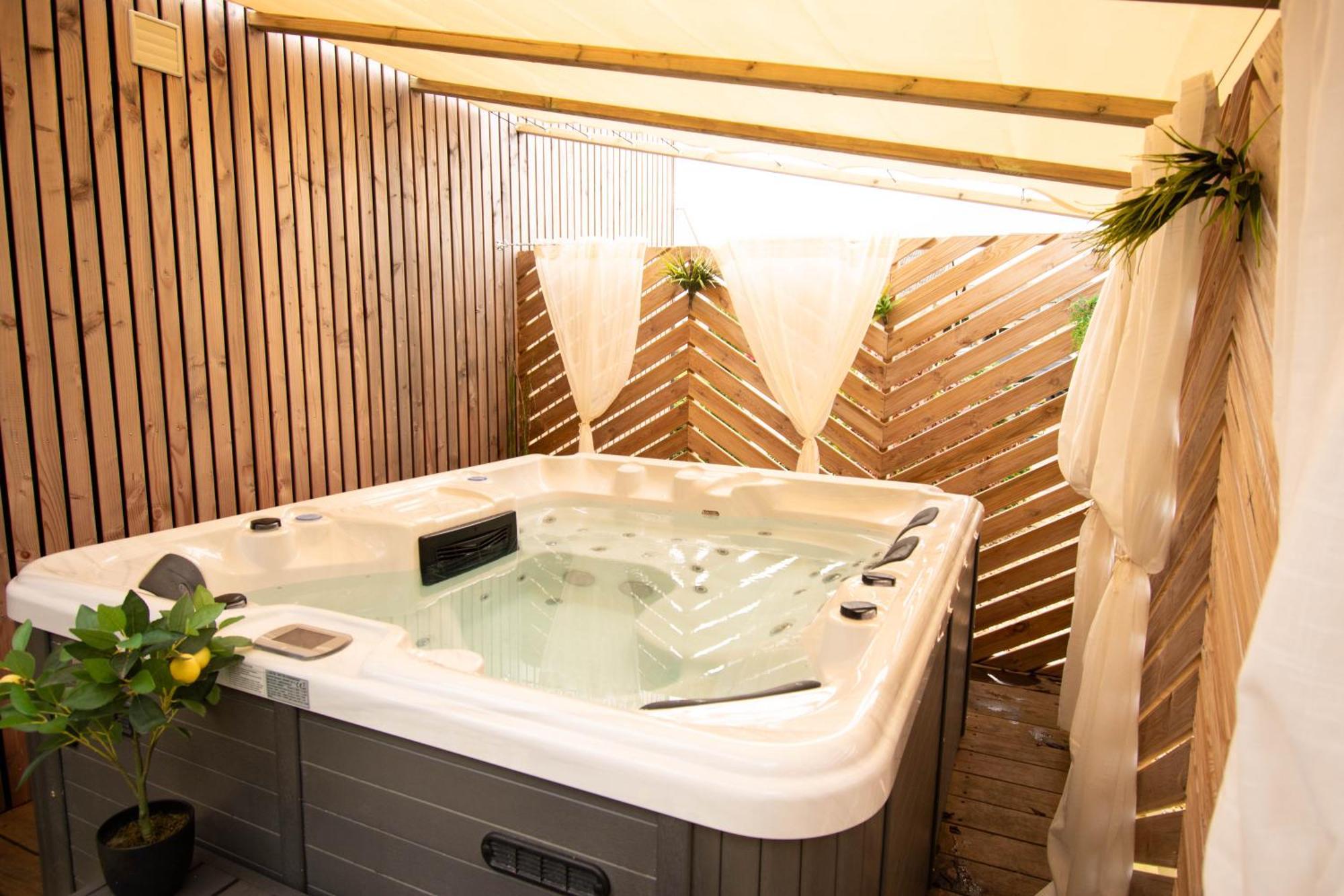 Studio Les 2 Fees - Jacuzzi - Deco Feerique Montfort-sur-Meu Esterno foto